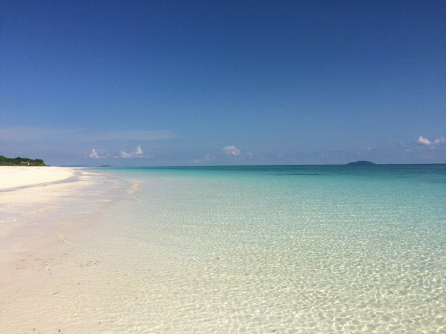 Nước biển trong xanh và tĩnh lặng nhất ở khu vực phía tây của đảo Pamalican.
