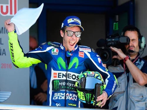 MotoGP: Marquez gặp nạn, Rossi nở nụ cười - 1