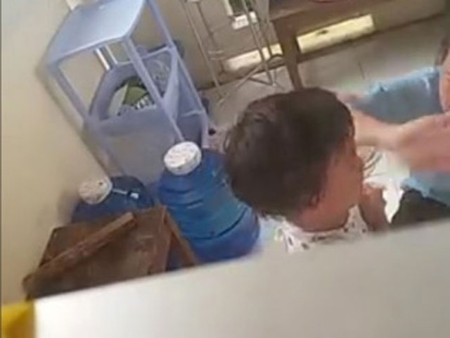 Đình chỉ giáo viên tát vào mặt trẻ mầm non - 1