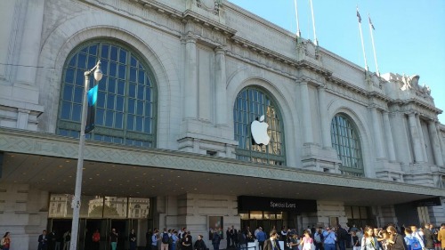 Doanh thu Apple lần đầu sụt giảm sau 14 năm - 1