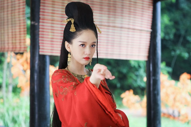 Nhờ bàn tay "nhào nặn" của Vu Chính, dù là vai diễn phản diện song Đông Phương Bất Bại lại là nhân vật được yêu thích hơn cả nữ chính Nhậm Doanh Doanh (Viên San San).