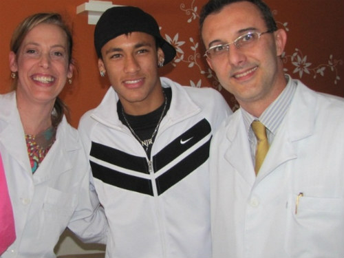 Tin HOT bóng đá tối 25/10: Neymar quỵt tiền đẻ con - 1