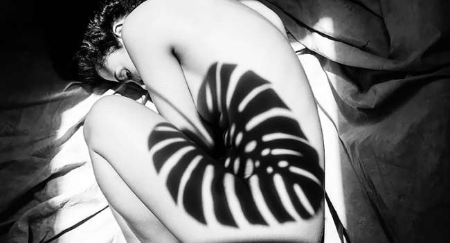 Xao lòng trước kiểu ảnh nude tưởng hở mà lại rất kín - 5