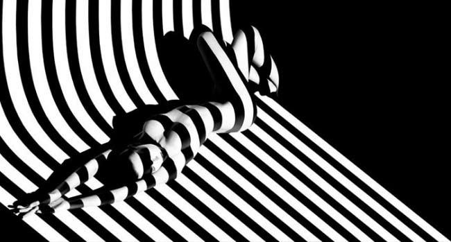 Xao lòng trước kiểu ảnh nude tưởng hở mà lại rất kín - 8