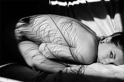 Xao lòng trước kiểu ảnh nude tưởng hở mà lại rất kín - 13