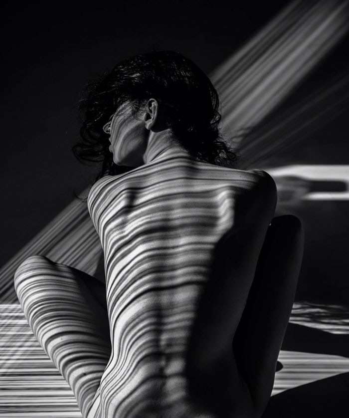 Xao lòng trước kiểu ảnh nude tưởng hở mà lại rất kín - 15