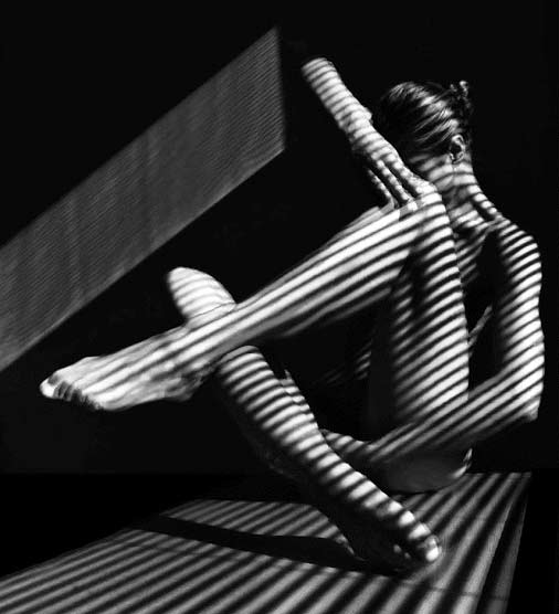 Xao lòng trước kiểu ảnh nude tưởng hở mà lại rất kín - 11