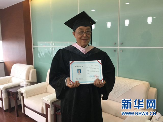 Người già nhất TQ nhận bằng cử nhân ở tuổi 88 - 2