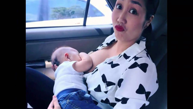 MC, diễn viên Ốc Thanh Vân là một trong những bà mẹ đông con trong showbiz Việt. Cô trải qua 3 lần sinh nở và luôn duy trì việc nuôi con bằng sữa mẹ.