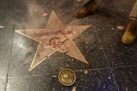 Ngôi sao của Trump ở Đại lộ Danh vọng bị đập nát - 1