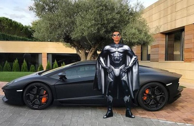 Nhà vô địch châu Âu, Cristiano Ronaldo bỗng chốc biến thành Batman Ronaldo