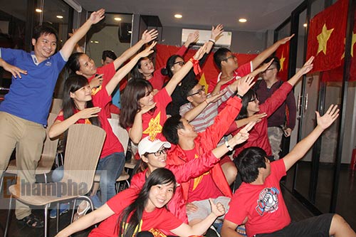 Fan nhiều cảm xúc khi cổ vũ U19 Việt Nam đấu U19 Nhật Bản - 8