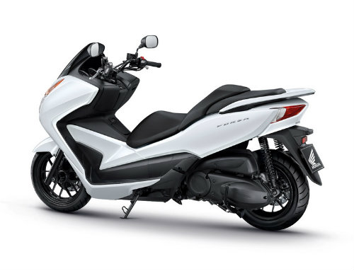 So găng Yamaha X-Max 300 và Honda Forza 300 - 9