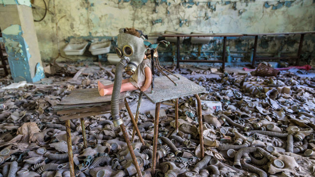 Khung cảnh bên trong một căn phòng tại thành phố "ma" Pripyat, Ukraine. Thành phố này bị bỏ hoang sau khi nhà máy điện hạt nhân Chernobyl phát nổ vào năm 1986.