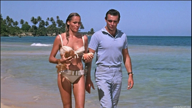 Hình ảnh của Ursula Andress trong Dr No khiến hàng triệu đàn ông trên thế giới mơ ước trở thành một điệp viên mật như James Bond.