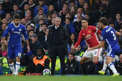 Mourinho “kêu trời” vì cầu thủ MU không biết cách thắng - 1
