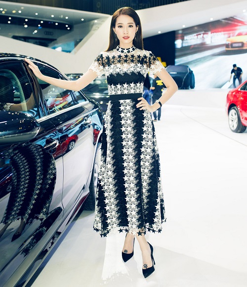 Tú Anh, Phạm Hương so váy "thiên nga" xuyên thấu mê người - 4