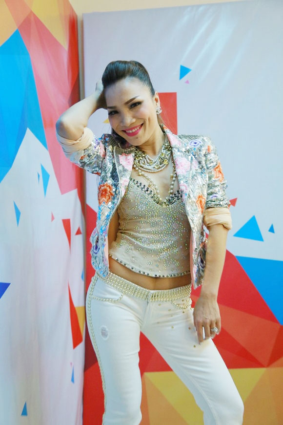 Tú Anh, Phạm Hương so váy "thiên nga" xuyên thấu mê người - 2