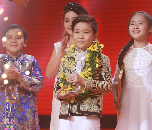 "Viên ngọc quý" của Đông Nhi đăng quang The Voice Kids 2016 - 4