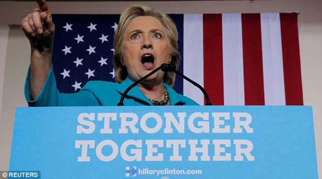 Bị điều tra sát bầu cử, bà Clinton thách Giám đốc FBI - 1