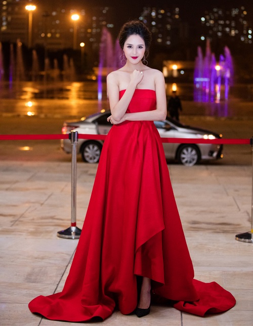 Kỳ Duyên khoe lưng trần, vai nõn sexy với gam đỏ rực - 8