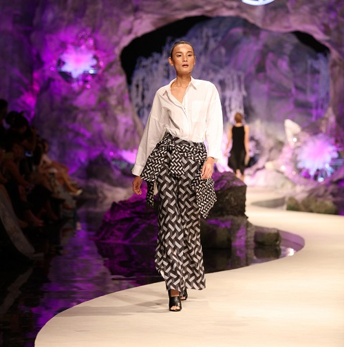 Kỳ Duyên khoe lưng trần, vai nõn sexy với gam đỏ rực - 3