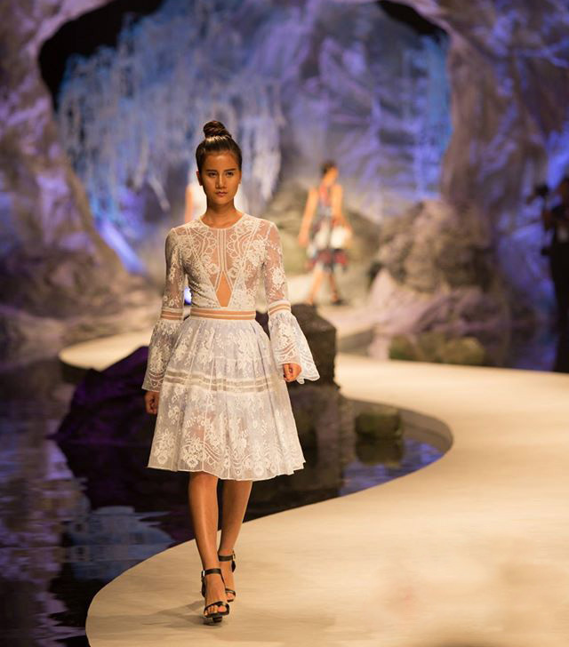 Kỳ Duyên khoe lưng trần, vai nõn sexy với gam đỏ rực - 7