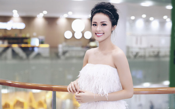 Những lần sexy hiếm hoi “chết người” của cô Tấm Hạ Vi - 6