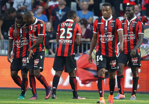 Balotelli ghi bàn đẹp mắt, cúi đầu cảm ơn fan hâm mộ - 8