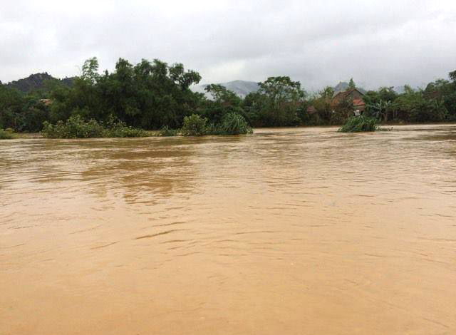 Thủy điện Hố Hô xả lũ, nhiều xã ở Hà Tĩnh lại ngập nặng - 1