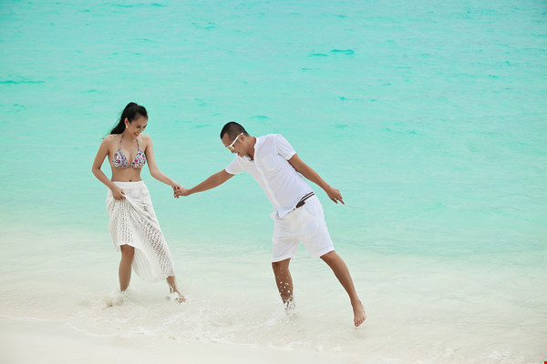 Mỹ nhân Việt cực "bạo gan" với ảnh cưới bikini - 6