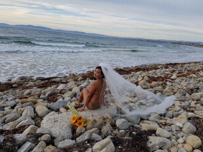 Mỹ nhân Việt cực "bạo gan" với ảnh cưới bikini - 4