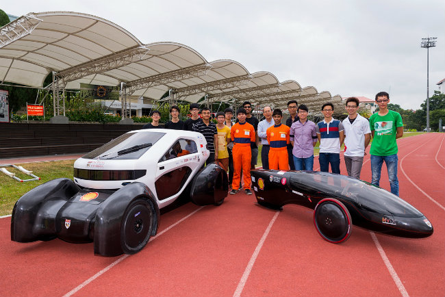Cả hai đều có khung gầm làm bằng sợi carbon, thân xe được in bằng công nghệ 3D. có các tấm năng lượng mặt trời cung cấp sức mạnh cho động cơ.