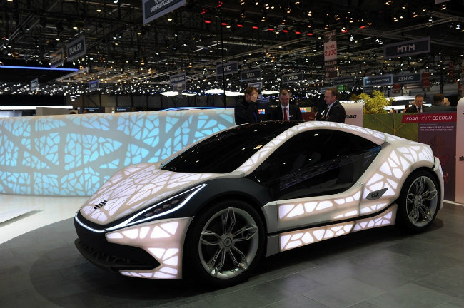 EDAG Light Cocoon được công bố lần đầu vào tháng 12. 2014, được chế tạo bằng công nghệ in 3D và sau đó được trình diện rộng rãi tại Triển lãm Geneva Motor Show 2015.