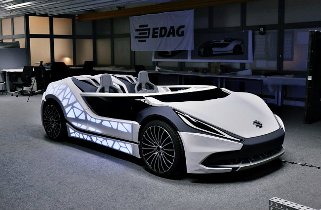 EDAG Cocoon Roadster được phát triển dựa trên mẫu xe tiền nhiện có hệ thống điện tử Bosh xử lý kết nối. Xe có thiết kế kiểu mui trần, khung được tạo bằng công nghệ in 3D và bọc trong lớp vải có chiếu sáng bên trong. Bề mặt có nhiều cảm biến và kết nối mạng.