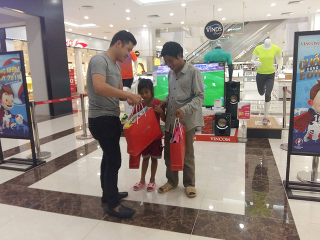 Những người cha khắc khổ khiến mắt ai cũng cay xè - 4
