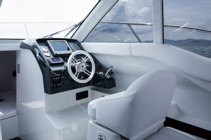 Du thuyền ponam-28v sport cruiser sang trọng của toyota