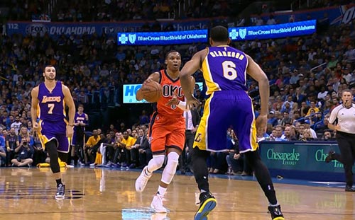 NBA: Siêu sao gây choáng váng với cú "triple-double" - 1