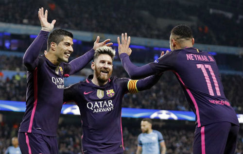 Bị khiêu khích, Messi suýt &#34;tẩn&#34; nhau với SAO Man City - 2