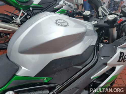 2017 Benelli 302R và TnT135 lộ diện khiến phái mạnh “thèm” - 8