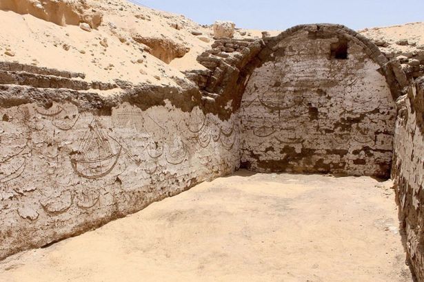 Phát hiện kí tự bí ẩn 3.800 tuổi gần mộ hoàng đế Ai Cập - 1