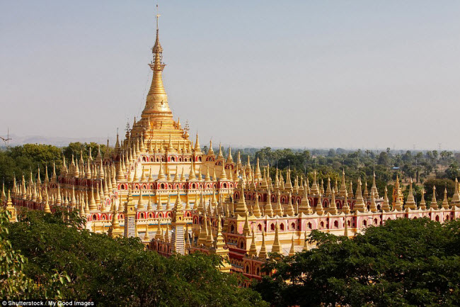 Chùa Thambuddhei Paya ở Monywa, Myanmar, được xây dựng từ năm 1303 và đại tu vào năm 1939.