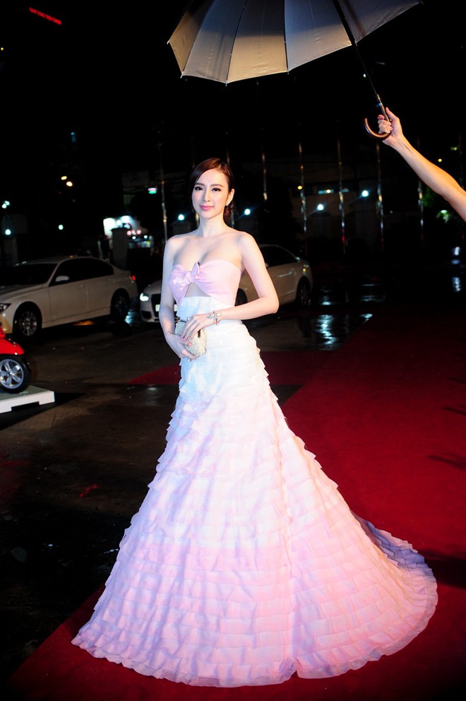 Những bộ cánh "rúng động" thảm đỏ của Angela Phương Trinh - 12