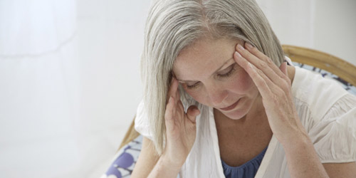 Vì sao phụ nữ sau 35 hay bị giảm thời gian ngủ, mất ngủ? - 1