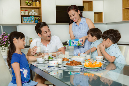“Đột nhập” bữa ăn các gia đình sao Việt - 1