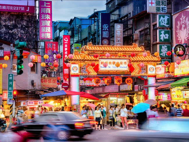 Thành phố Đài Bắc ở Đài Loan có nhiều hoạt động hấp dẫn cho bạn vi vu một mình. Các chợ đêm ở nơi đây là địa điểm lý tưởng để khám văn hóa và ẩm thực của người dân địa phương.