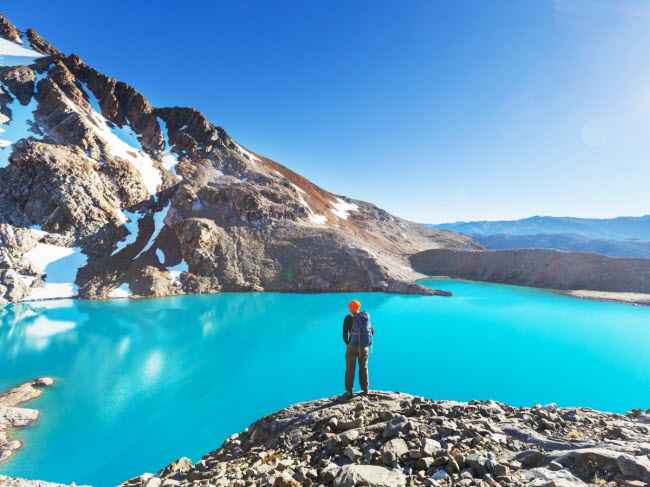 Tới Chile, du khách có thể lướt ván và trượt tuyết cùng trong một ngày. Bạn không nên bỏ qua thành phố náo nhiệt Santiago và vùng hoang sơ Patagonia.