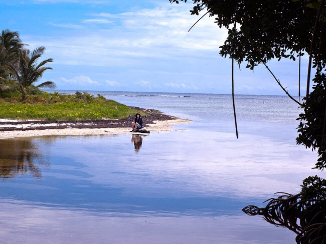 Ambergris Caye là hòn đảo nhỏ ngoài khơi Belize. Nơi đây nổi tiếng với hệ sinh thái biển đa dạng, bãi tắm hoang sơ, quán bar ven biển, rừng nhiệt đới và những công trình kiến trúc của người Maya cổ đại.
