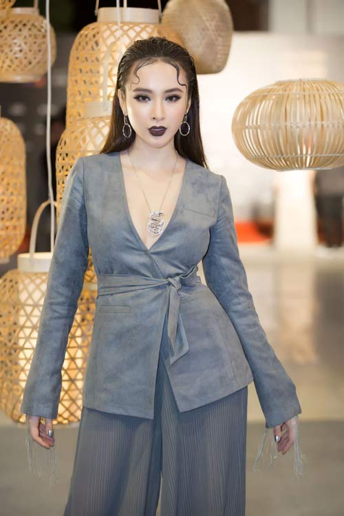 Angela Phương Trinh lại "hở bạo" cùng nữ trang tiền tỷ - 6