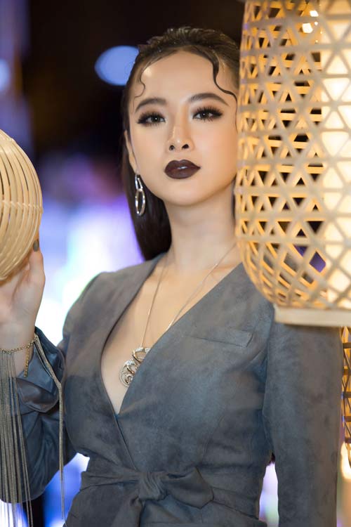 Angela Phương Trinh lại "hở bạo" cùng nữ trang tiền tỷ - 5